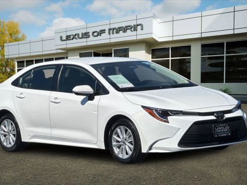 Used 2024 Toyota Corolla LE w/ LE Convenience Package image 6