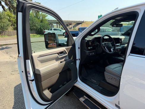 Used 2024 GMC Sierra 2500 SLT w/ SLT Premium Package AWD/4WD image 11