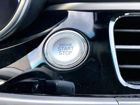 Used 2025 Genesis G70 2.5T image 30