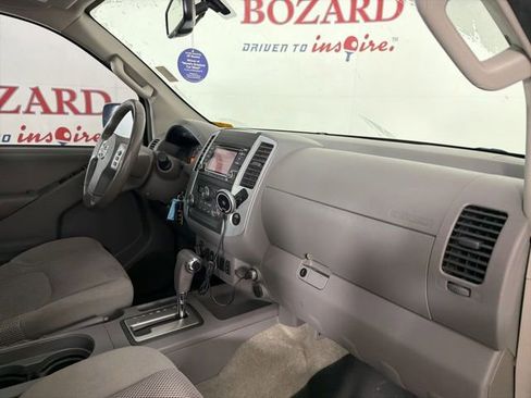 Used 2016 Nissan Frontier SV w/ SV Value Truck Package AWD/4WD image 17