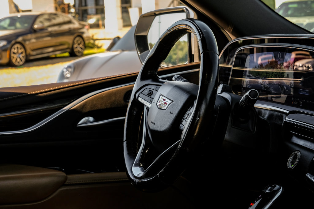 Used 2022 Cadillac Escalade Premium Luxury AWD/4WD image 9