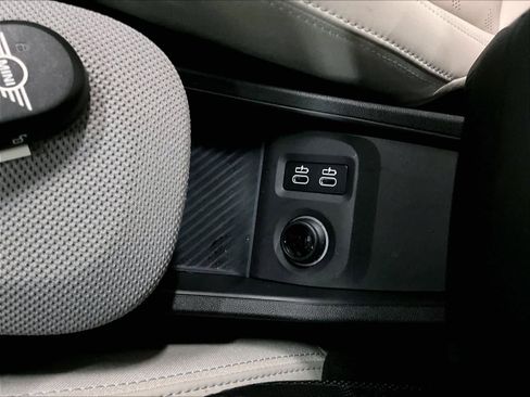 Certified 2025 MINI Cooper S FWD image 34