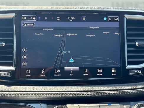 Used 2023 Chrysler Pacifica Limited FWD image 12