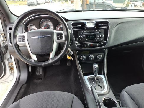 Used 2014 Chrysler 200 Touring image 5
