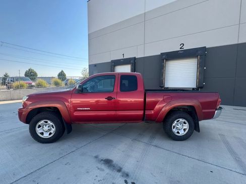 Used 2008 Toyota Tacoma PreRunner w/ SR5 Pkg #2 RWD image 2