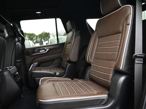 Used 2025 GMC Yukon Denali Ultimate image 32