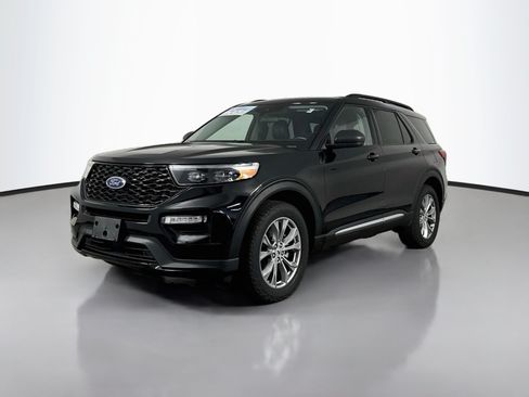 Used 2023 Ford Explorer XLT w/ Equipment Group 202A AWD/4WD image 3