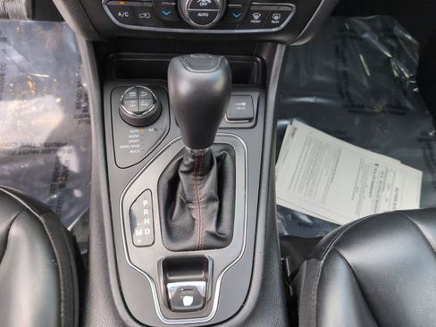 Used 2020 Jeep Cherokee Trailhawk w/ Cold Weather Group AWD/4WD image 18