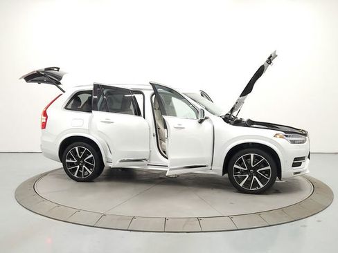 Used 2024 Volvo XC90 B6 Plus AWD/4WD image 16