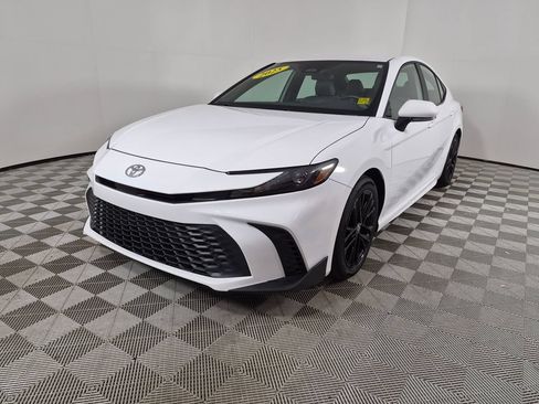 Used 2025 Toyota Camry SE FWD image 7