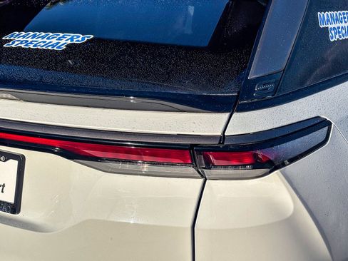 Used 2024 Jeep Wagoneer Launch Edition image 8