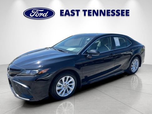 Used 2024 Toyota Camry SE FWD image 7