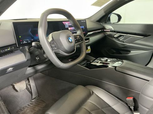 Certified 2025 BMW 530i w/ Premium Package image 22