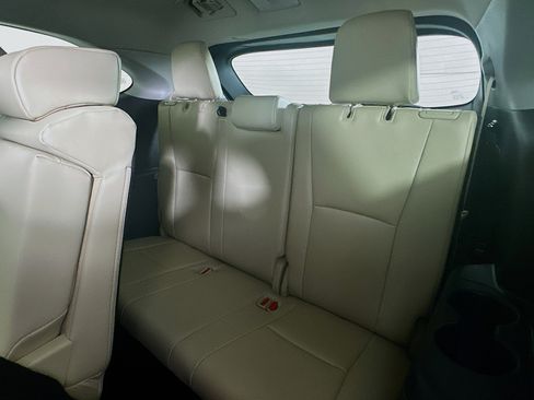 Used 2020 Toyota Highlander XLE image 29