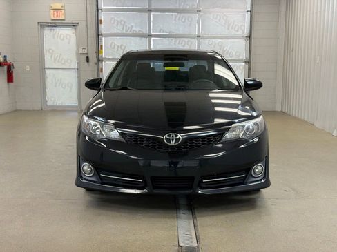 Used 2012 Toyota Camry SE image 2