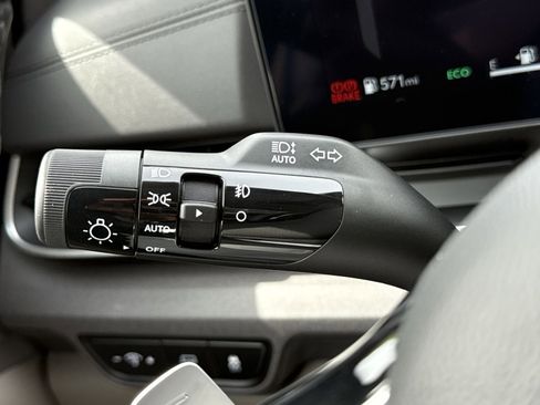 New 2026 Kia Carnival SX FWD image 32