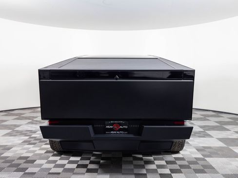 Used 2024 Tesla Cybertruck AWD Crew Cab image 6