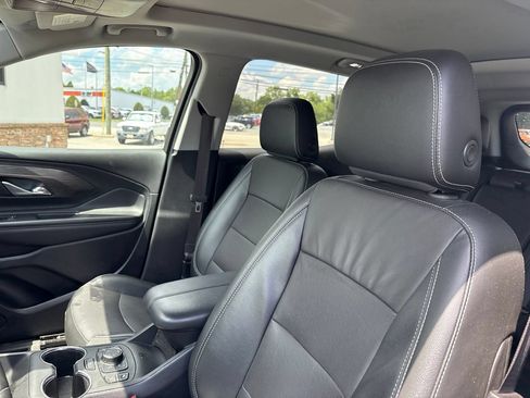 Used 2023 GMC Terrain SLT w/ Infotainment Package II AWD/4WD image 3