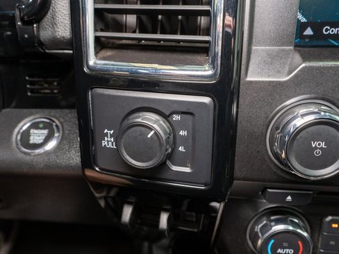 Used 2018 Ford F250 Lariat w/ Lariat Ultimate Package AWD/4WD image 28