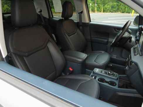 New 2024 Ford Maverick Lariat w/ Black Appearance Package image 25