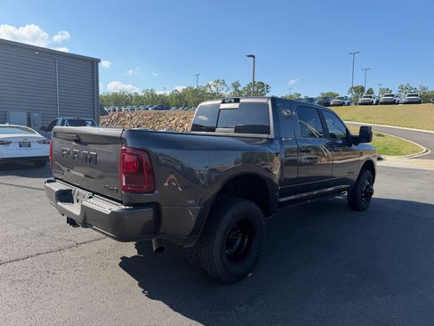 Used 2022 RAM 3500 Limited AWD/4WD image 3