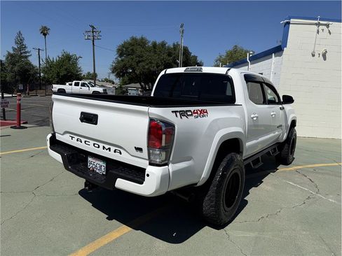 Used 2022 Toyota Tacoma TRD Sport w/ Technology Package AWD/4WD image 8