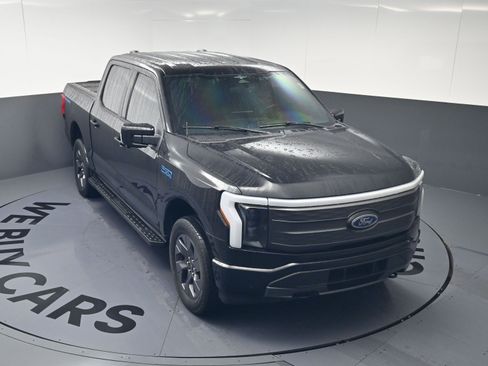 Used 2023 Ford F150 Lightning Lariat image 30
