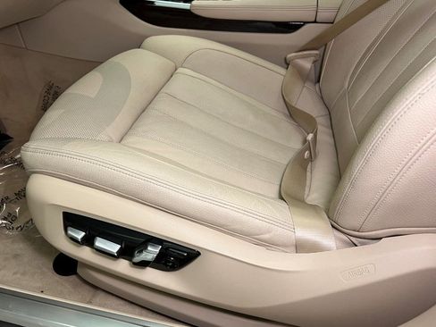 Used 2022 BMW 740i image 23