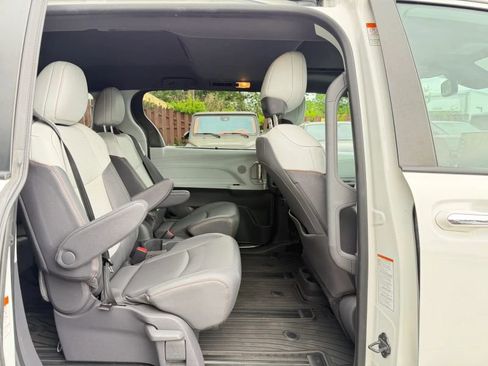 Used 2021 Toyota Sienna XSE w/ XSE Plus Package FWD image 29