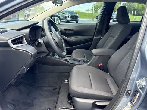 Used 2025 Toyota Corolla LE FWD image 10