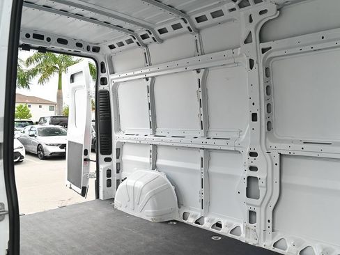 Used 2024 RAM ProMaster 2500 w/ Convenience Group FWD image 12