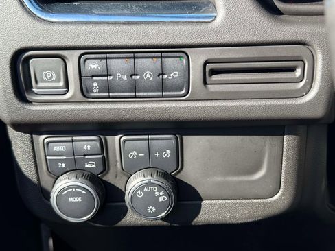 Used 2022 Chevrolet Suburban LT image 30