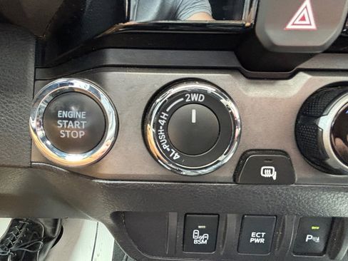 Used 2017 Toyota Tacoma TRD Off-Road w/ Premium & Technology Package image 27