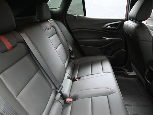 Used 2025 Chevrolet Trax RS FWD image 29