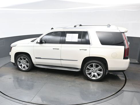 Used 2015 Cadillac Escalade Luxury image 31