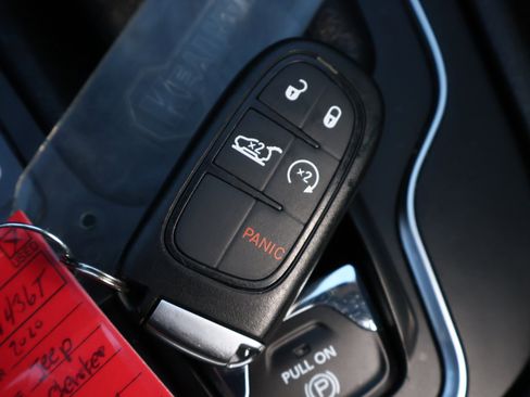 Used 2020 Jeep Cherokee Latitude Plus w/ Comfort/Convenience Group image 29