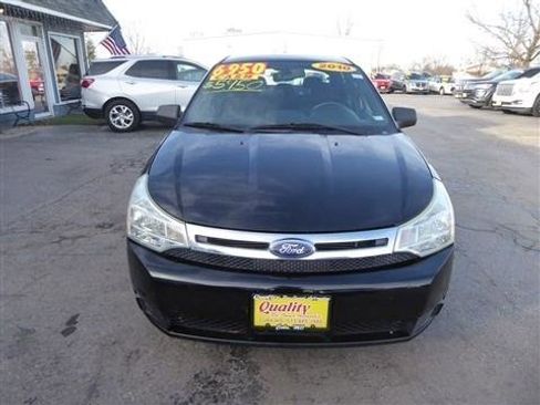 Used 2010 Ford Focus SE image 3