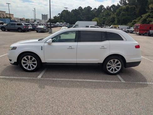 Used 2013 Lincoln MKT AWD image 8
