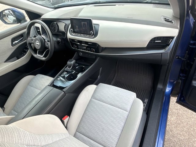 Used 2022 Nissan Rogue SV FWD image 16