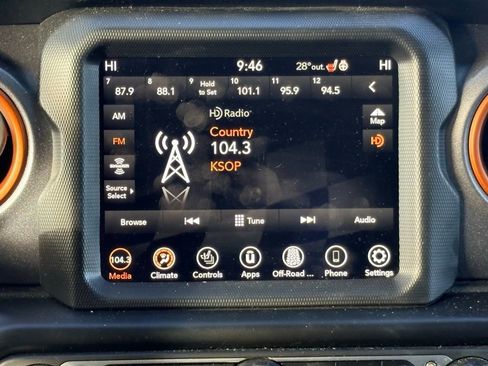 Used 2023 Jeep Gladiator Mojave w/ Cold Weather Group image 19