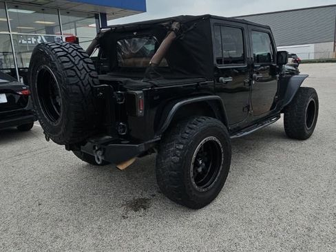Used 2013 Jeep Wrangler Unlimited Rubicon w/ Connectivity Group AWD/4WD image 7