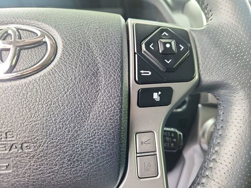 Used 2022 Toyota 4Runner SR5 Premium w/ Moonroof Package AWD/4WD image 19