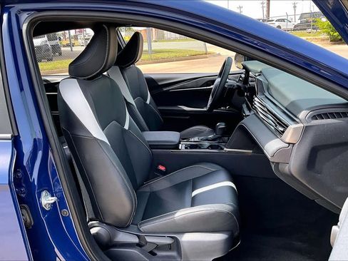 Used 2025 Toyota Camry SE FWD image 9
