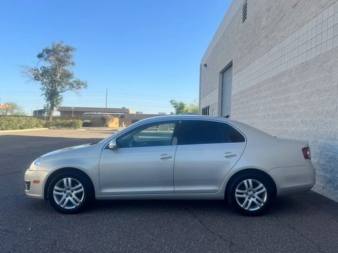 Used 2010 Volkswagen Jetta TDI image 5