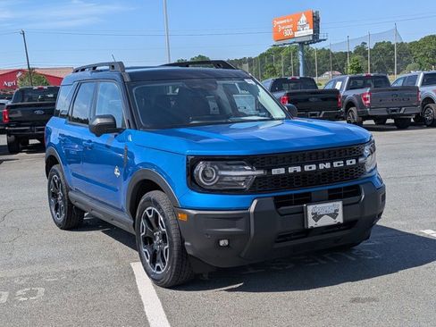 Certified 2025 Ford Bronco Sport Outer Banks w/ Outer Banks Tech Package+ AWD/4WD image 2
