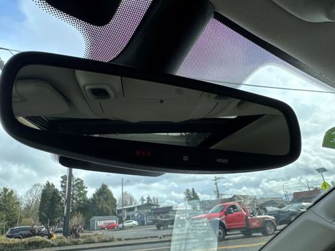 Used 2017 Chrysler Pacifica Limited image 49