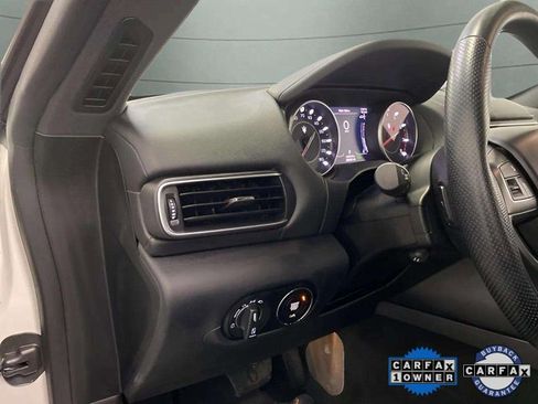 Used 2021 Maserati Levante image 25