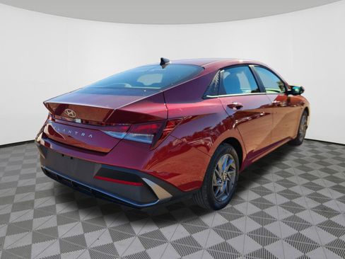 Certified 2024 Hyundai Elantra SEL image 4