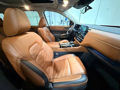 Used 2023 Nissan Pathfinder Platinum w/ Cargo Package FWD image 32