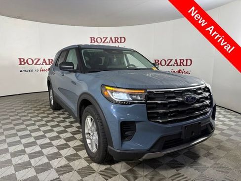 Used 2026 Ford Explorer Active AWD/4WD image 1